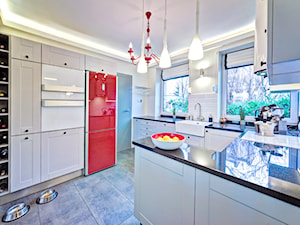 Dom z widokiem na antyki - Kuchnia, styl nowoczesny - zdjęcie od MooKoo Design