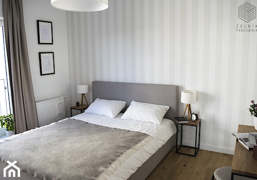 Apartamenty Kurkowa - Średnia biała szara z biurkiem sypialnia z balkonem / tarasem, styl nowoczesny - zdjęcie od Zolnik Pracownia