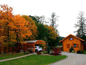 Przy rzece.Lubuskie.PL - Duży z nawierzchnią pokrytą kostką brukową ogród przed domem z altaną - zdjęcie od addGreen Architektura Krajobrazu