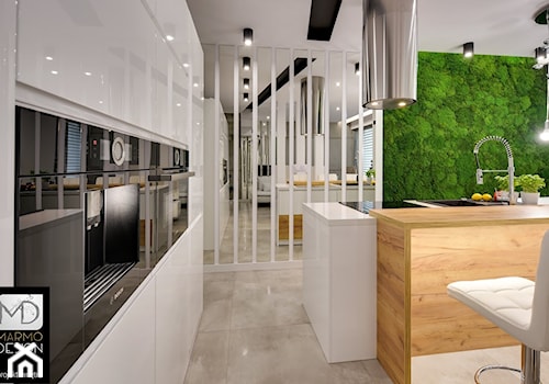 Kuchnia otwarta - Średnia otwarta z salonem z kamiennym blatem biała z zabudowaną lodówką z nablatowym zlewozmywakiem kuchnia jednorzędowa z wyspą lub półwyspem, styl nowoczesny - zdjęcie od marmo Design Projektowanie wnętrz