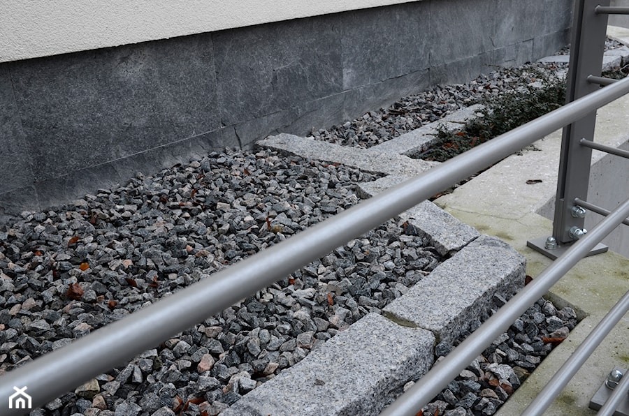 Efektowny granit na zewnątrz domu - zdjęcie od Klink.pl Kamień Naturalny