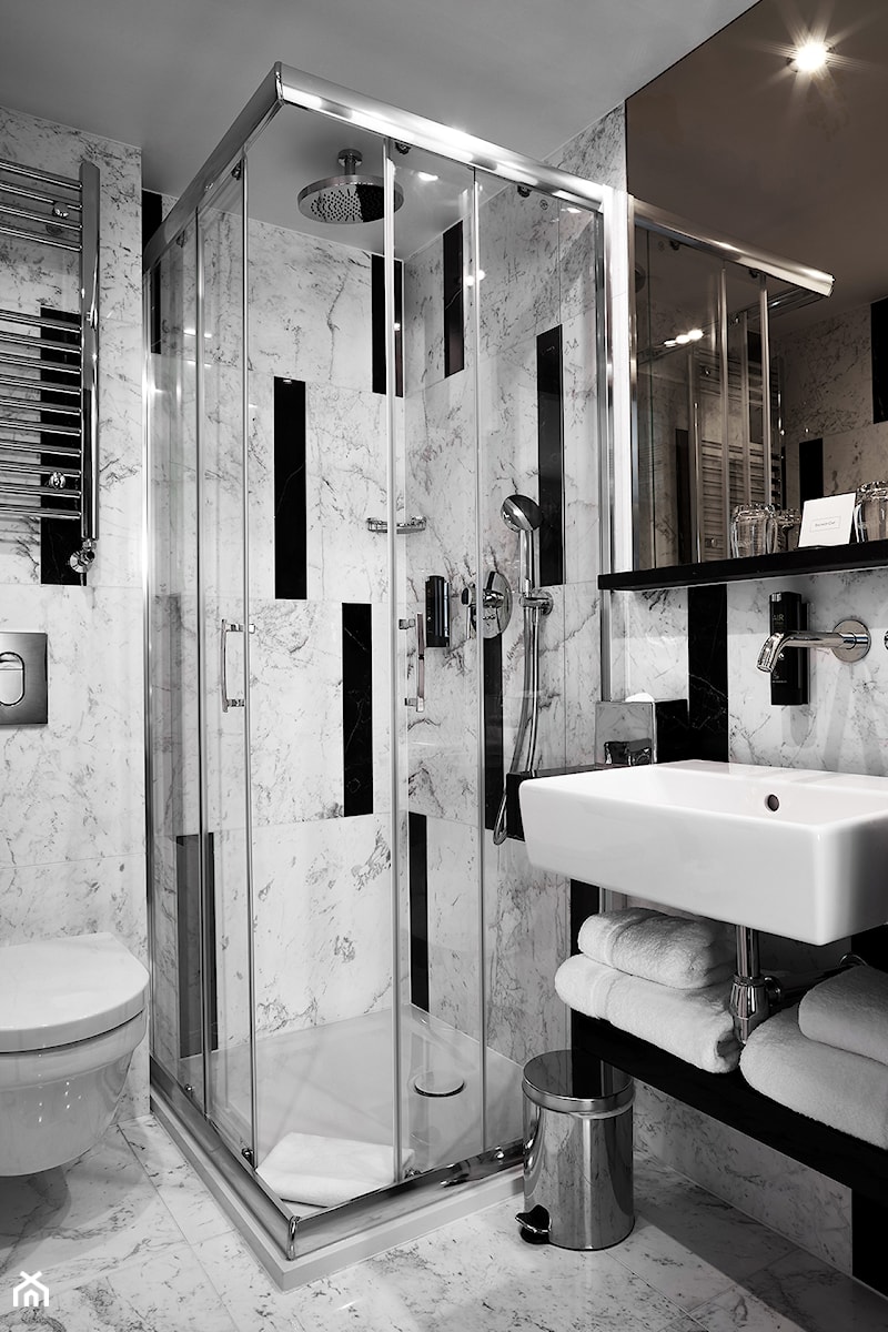 Nowoczesna łazienka z marmurem Carrara - zdjęcie od Klink.pl Kamień Naturalny