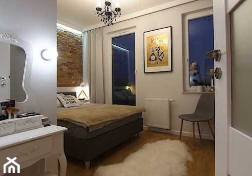 Mieszkanie 50m - Średnia biała sypialnia z balkonem / tarasem, styl skandynawski - zdjęcie od Magdalena Kruczyk 2