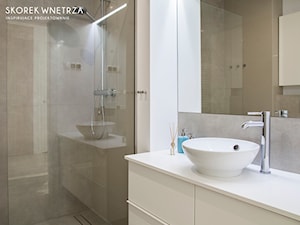 Projekt mieszkania 70m2, Łódź - Mała bez okna z lustrem łazienka, styl minimalistyczny - zdjęcie od SKOREK WNĘTRZA