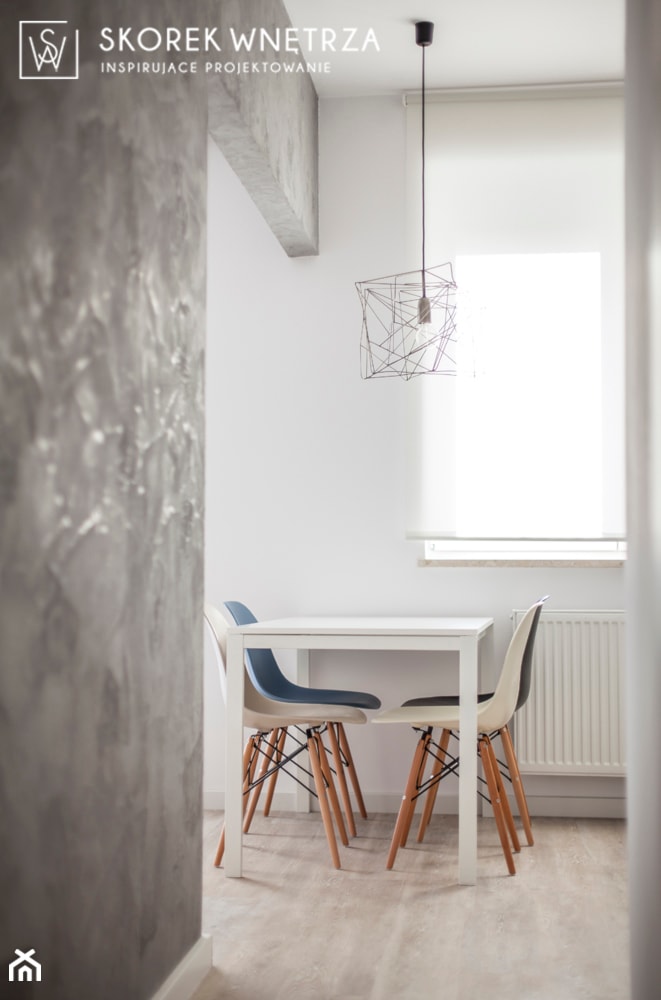 Projekt mieszkania 70m2, Łódź - Mała biała jadalnia w kuchni, styl minimalistyczny - zdjęcie od SKOREK WNĘTRZA