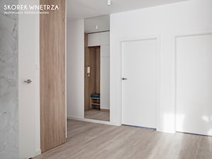 Projekt mieszkania 70m2, Łódź - Średni szary hol / przedpokój, styl minimalistyczny - zdjęcie od SKOREK WNĘTRZA