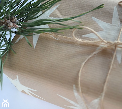 Jak efektownie ozdobić papier do pakowania prezentów?