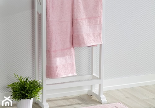 ręczniki i dywanik łazienkowy z kolekcji Egyptian - zdjęcie od Dekoria.pl