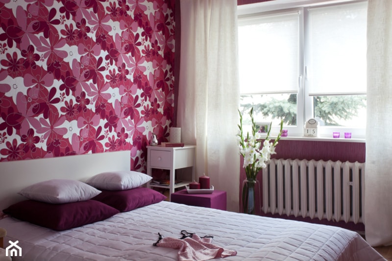 Mała różowa sypialnia, styl tradycyjny - zdjęcie od Dekoria.pl