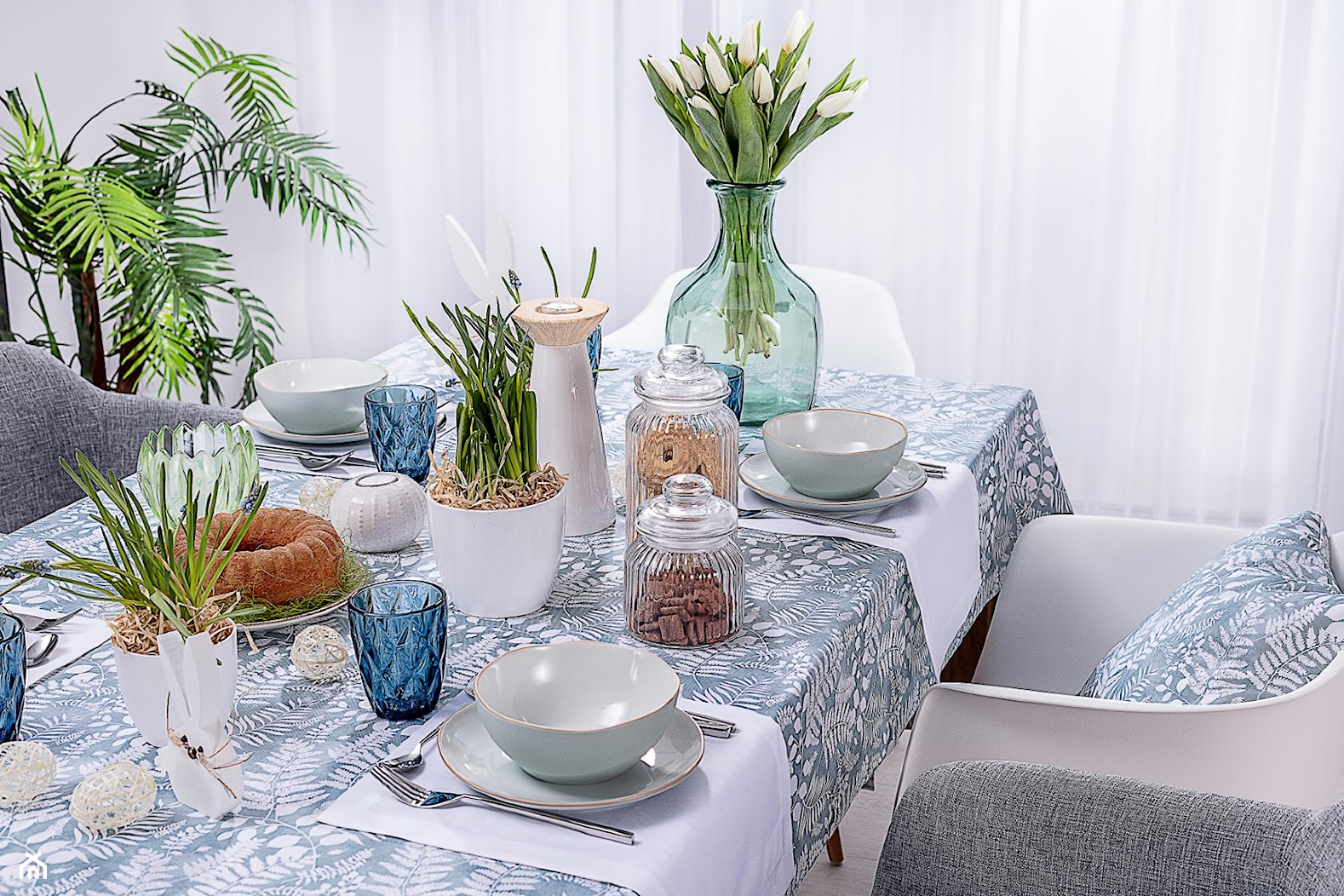 Wielkanocny stół w odcieniach blue - zdjęcie od Dekoria.pl - Homebook