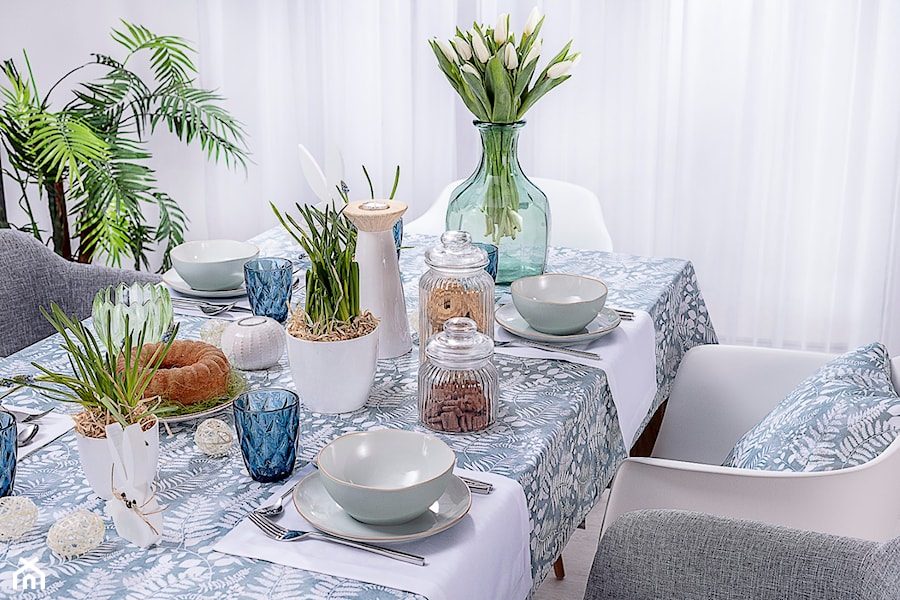 Wielkanocny stół w odcieniach blue - zdjęcie od Dekoria.pl