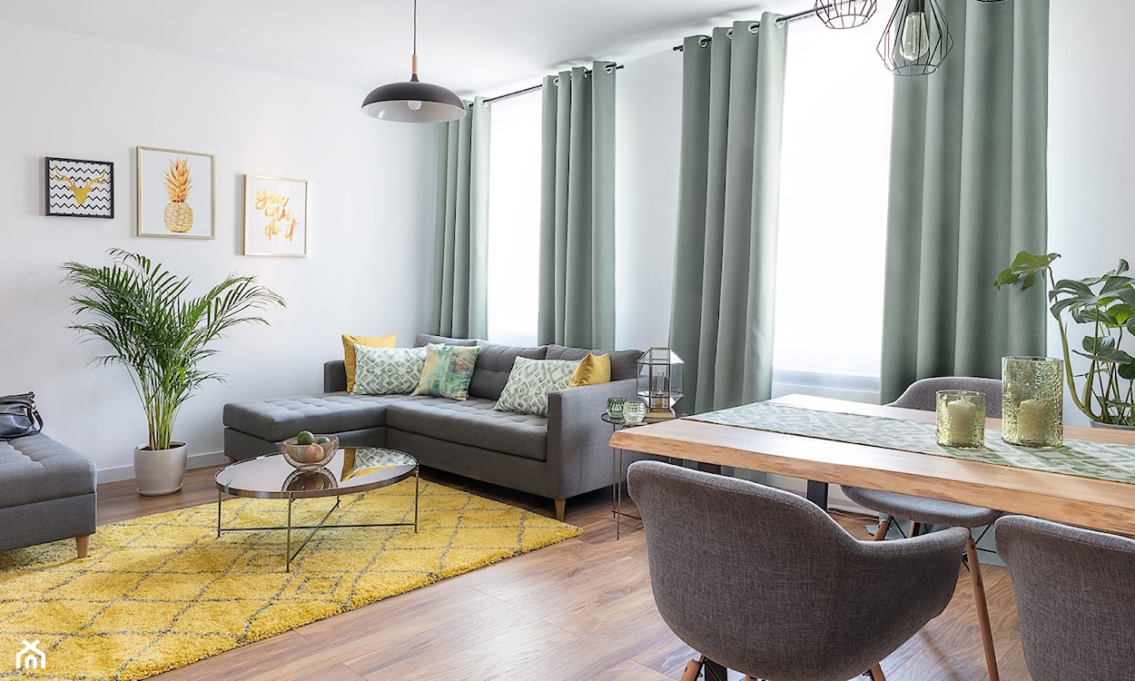 salon nowoczesny z żółtym dywanem