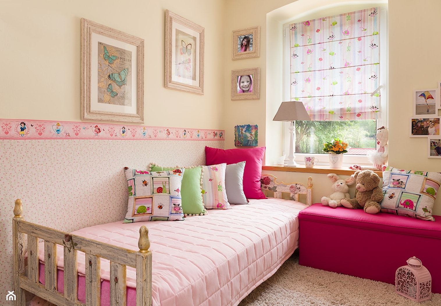 Pokój dla dziewczynki w różu- kolekcja tkanin Apanona - zdjęcie od Dekoria.pl - Homebook