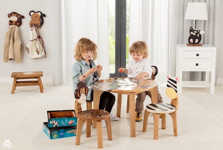 Zestaw Animals - stolik, 4 krzesełka; oryginalny, drewniany komplet mebli do pokoju dziecka - zdjęcie od Dekoria.pl