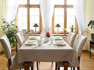 Średnia żółta jadalnia jako osobne pomieszczenie, styl tradycyjny - zdjęcie od Dekoria.pl