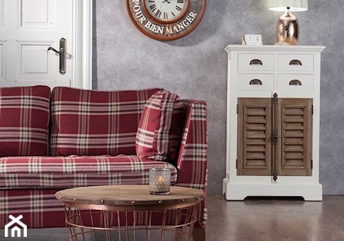 Pokrowiec na sofę z ikea z kolekcji Edinburgh, komoda Brighton, stolik Copper Basket, - zdjęcie od Dekoria.pl