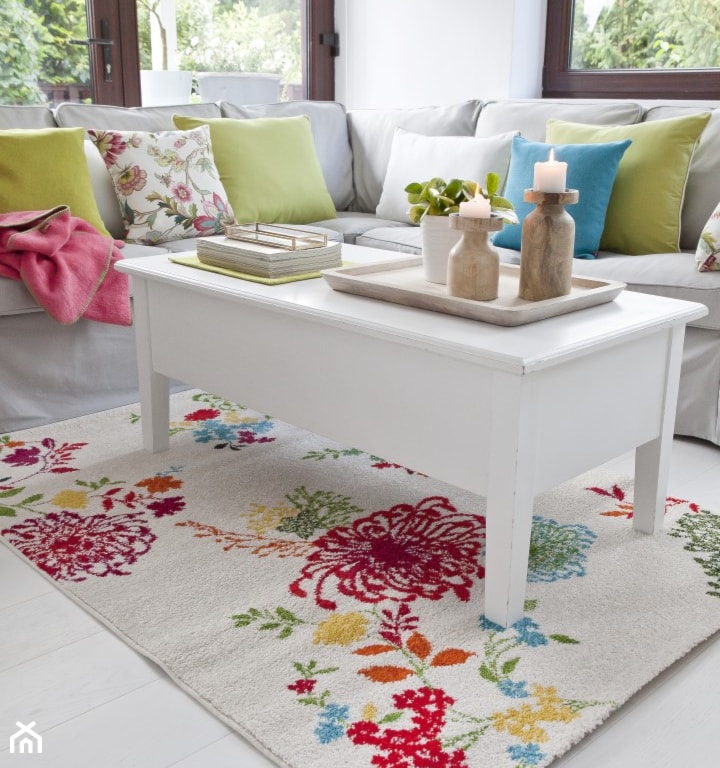 kolorowy dywan w kwiaty
