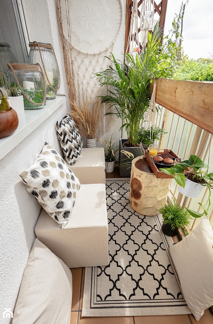 Balkon w bloku w stylu Boho - zdjęcie od Dekoria.pl - Homebook