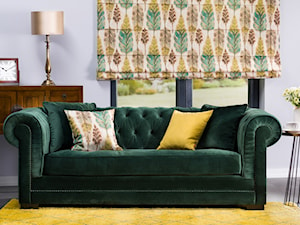 Sofa Chesterfield Classic, roleka rzymska z kolekcji Urban Jungle, Dywan Royal Mustard - zdjęcie od Dekoria.pl