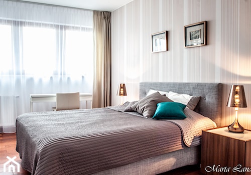Bedrooms / Sypialnie - Średnia beżowa biała z biurkiem sypialnia, styl nowoczesny - zdjęcie od MeLander