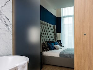 APARTAMENT POWISLE - Średnia beżowa niebieska sypialnia z łazienką, styl nowoczesny - zdjęcie od Republika Architektury