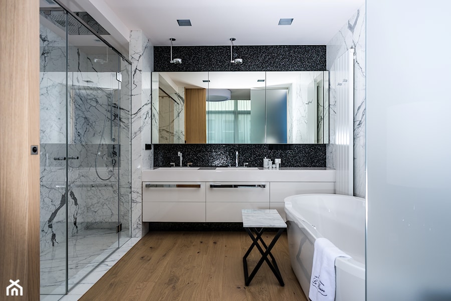 APARTAMENT POWISLE - Duża z dwoma umywalkami z punktowym oświetleniem łazienka z oknem, styl nowocz ... - zdjęcie od Republika Architektury