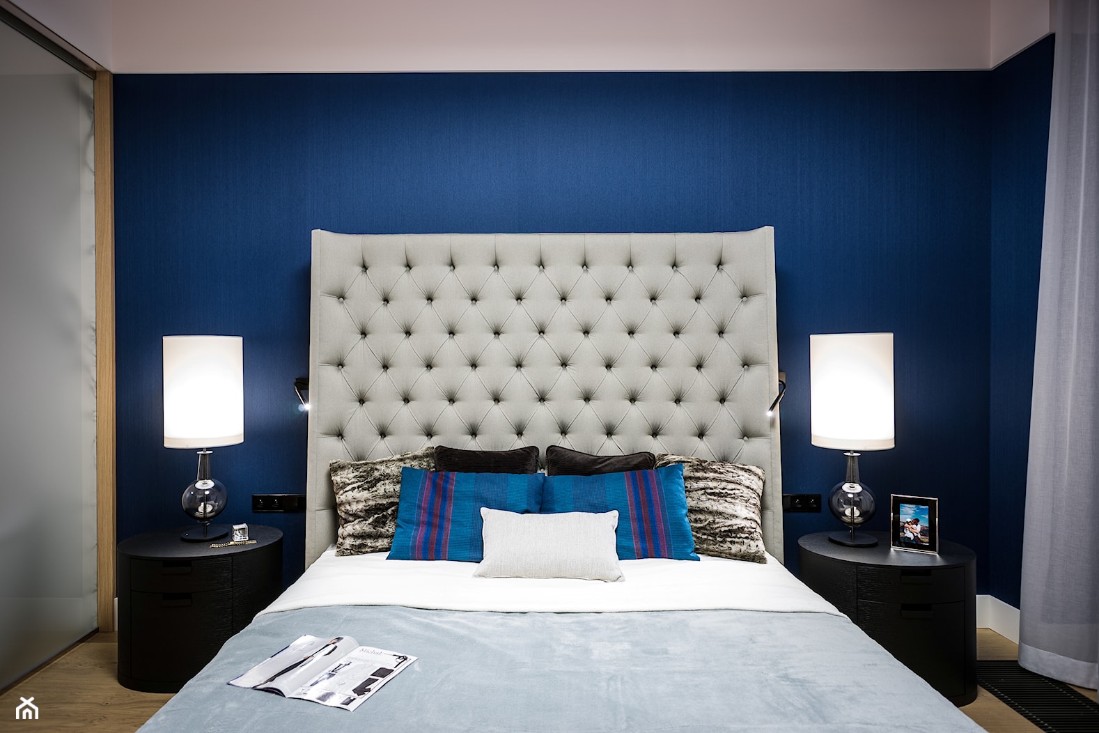 APARTAMENT POWISLE - Mała niebieska sypialnia, styl nowoczesny - zdjęcie od Republika Architektury - Homebook