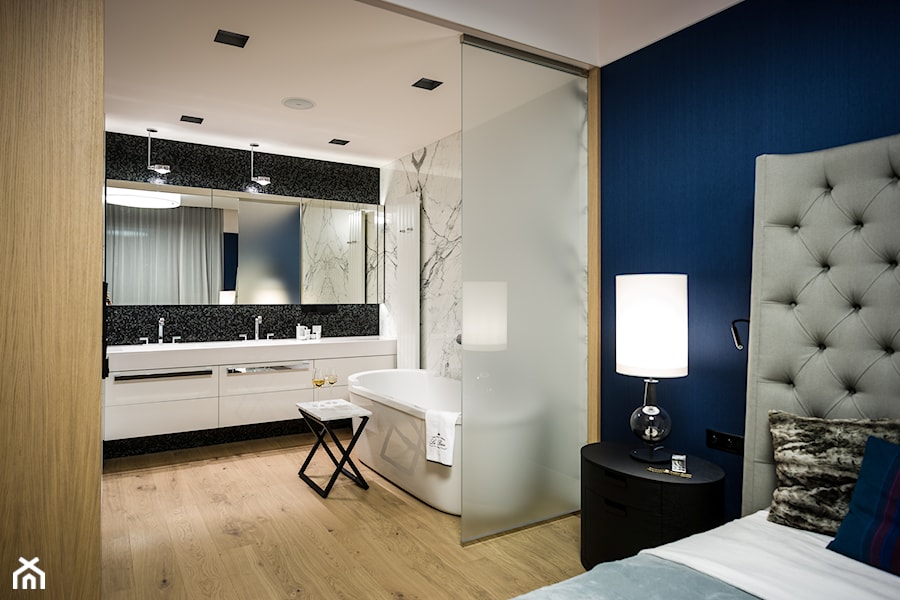 APARTAMENT POWISLE - Mała bez okna z dwoma umywalkami z punktowym oświetleniem łazienka, styl nowoczesny - zdjęcie od Republika Architektury