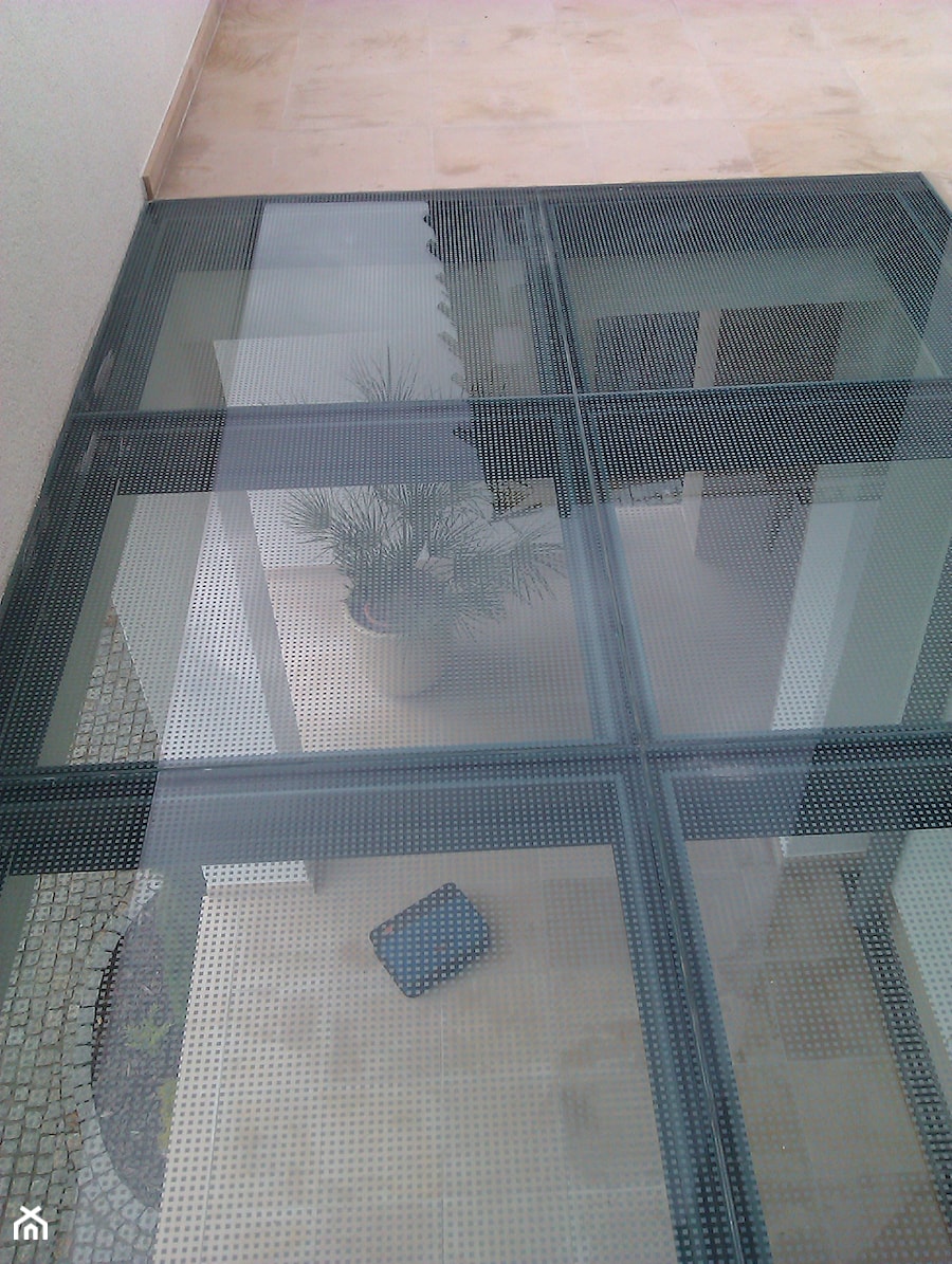 Szklana podłoga tarasu. - zdjęcie od Architectus Pracownia Projektowa