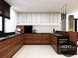Kuchnia w drewnie z czarnymi akcentami - zdjęcie od MONOstudio