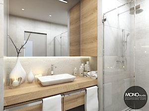 Jasna łazienka z dodatkami drewna - zdjęcie od MONOstudio