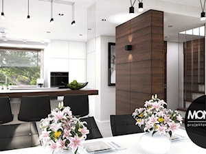 Nowoczesna otwarta na salon kuchnia w minimalistycznym charakterze z dodatkiem ciepłego drewna. - zdjęcie od MONOstudio