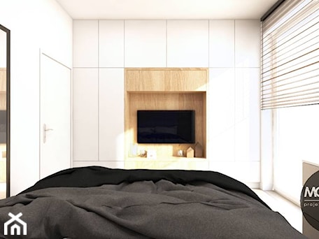 Aranżacje wnętrz - Sypialnia: drewno & minimalizm - Średnia biała sypialnia, styl minimalistyczny - MONOstudio. Przeglądaj, dodawaj i zapisuj najlepsze zdjęcia, pomysły i inspiracje designerskie. W bazie mamy już prawie milion fotografii!