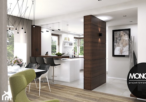 Nowoczesna otwarta na salon kuchnia w minimalistycznym charakterze z dodatkiem ciepłego drewna. - zdjęcie od MONOstudio