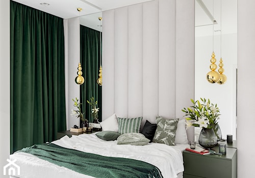 Apartament Zielona Ściana - Średnia biała sypialnia, styl nowoczesny - zdjęcie od Idea by Mag.