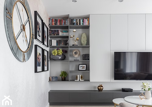 Realizacja projektu ,,Szara elegancja" - Średni beżowy biały salon, styl minimalistyczny - zdjęcie od Idea by Mag.