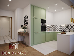 Z nutą pistacji - Średnia otwarta z salonem biała czarna z zabudowaną lodówką z nablatowym zlewozmywakiem kuchnia w kształcie litery u, styl vintage - zdjęcie od Idea by Mag.