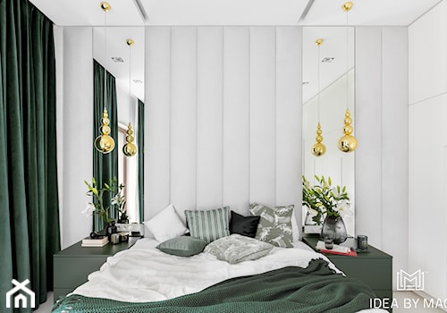 Apartament Zielona Ściana - Średnia biała sypialnia z balkonem / tarasem, styl nowoczesny - zdjęcie od Idea by Mag.