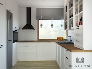 Sielski klimat - Średnia otwarta z salonem biała z zabudowaną lodówką z lodówką wolnostojącą z nablatowym zlewozmywakiem kuchnia w kształcie litery u z oknem, styl rustykalny - zdjęcie od Idea by Mag.