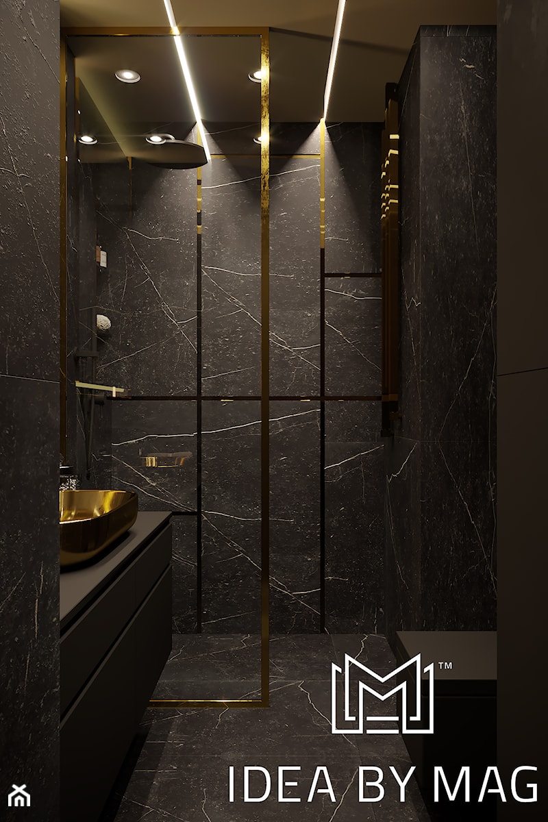 Złoto w prostej formie - Mała bez okna z lustrem z marmurową podłogą z punktowym oświetleniem łazienka, styl nowoczesny - zdjęcie od Idea by Mag.