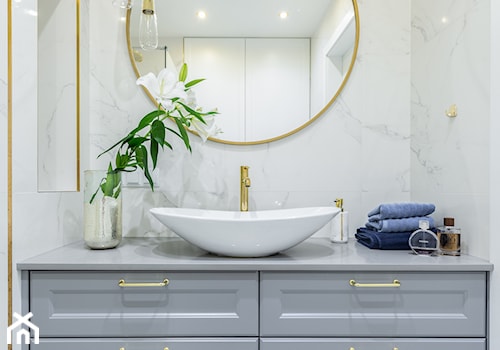 Realizacja projektu ,,Pastelowa elegancja" - Średnia z lustrem łazienka, styl nowoczesny - zdjęcie od Idea by Mag.