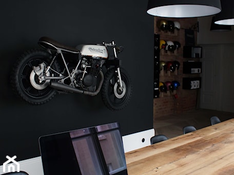 Aranżacje wnętrz - Wnętrza publiczne: Showroom Motocultura7 - Wnętrza publiczne, styl nowoczesny - DEKA DESIGN. Przeglądaj, dodawaj i zapisuj najlepsze zdjęcia, pomysły i inspiracje designerskie. W bazie mamy już prawie milion fotografii!