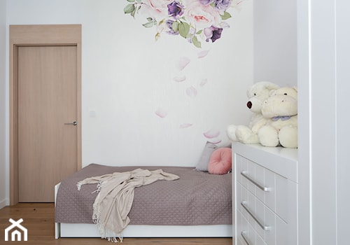 Długa Grobla. - Mały biały szary pokój dziecka dla nastolatka dla dziewczynki, styl skandynawski - zdjęcie od DEKA DESIGN