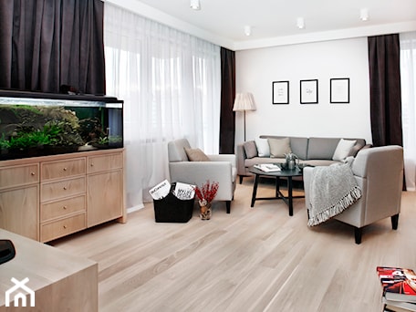 Aranżacje wnętrz - Salon: Apartament szary. - Duży biały salon, styl skandynawski - DEKA DESIGN. Przeglądaj, dodawaj i zapisuj najlepsze zdjęcia, pomysły i inspiracje designerskie. W bazie mamy już prawie milion fotografii!