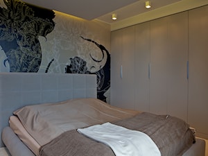 Apartament z widokiem na morze. - Mała szara sypialnia, styl nowoczesny - zdjęcie od DEKA DESIGN