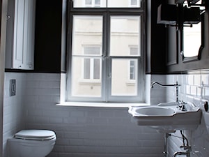 Showroom Motocultura7 - Duża łazienka z oknem, styl tradycyjny - zdjęcie od DEKA DESIGN
