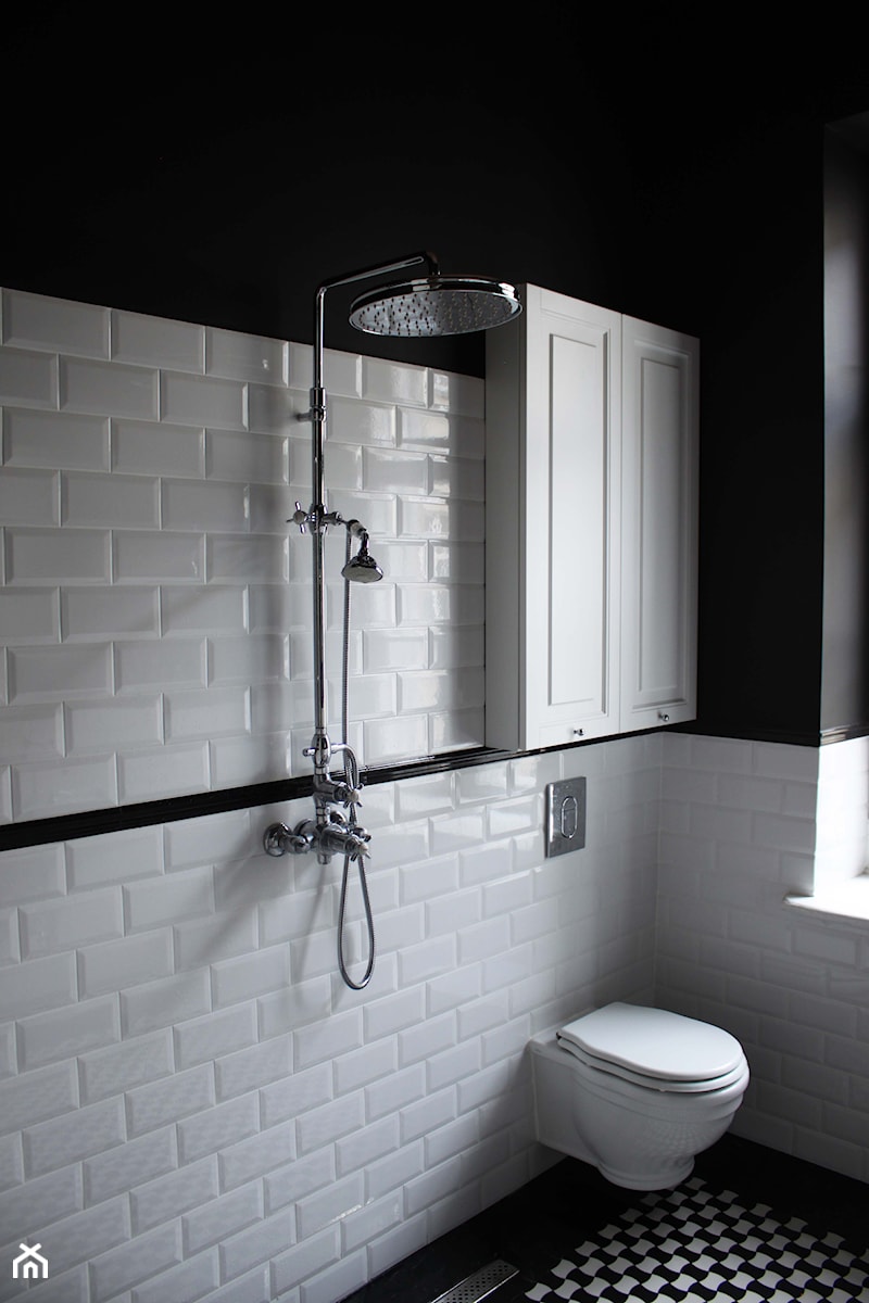 Showroom Motocultura7 - Mała łazienka z oknem, styl tradycyjny - zdjęcie od DEKA DESIGN