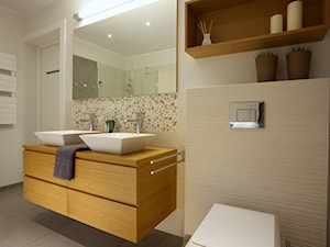 Faktura w łazience. - Duża bez okna z dwoma umywalkami łazienka, styl nowoczesny - zdjęcie od DEKA DESIGN