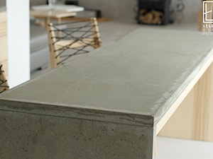 Jesionowo betonowy stół pomocniczy - zdjęcie od Łęgowski Biuro Projektowe
