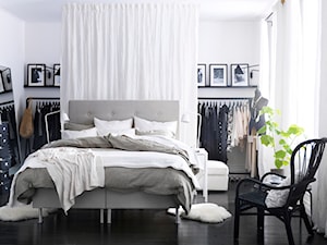 Średnia biała sypialnia z garderobą, styl nowoczesny - zdjęcie od Angelika Kozanecka